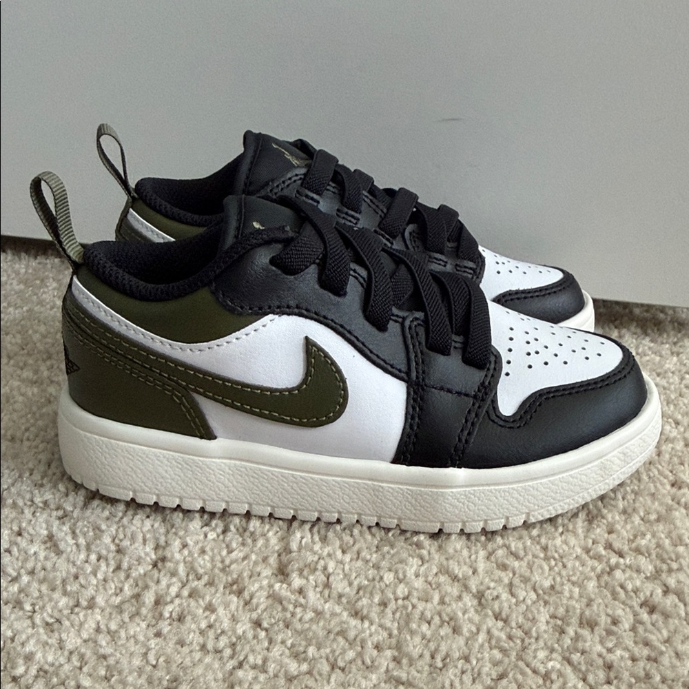 Nike Air Jordan Black, White, and Green Sneakers size 11C